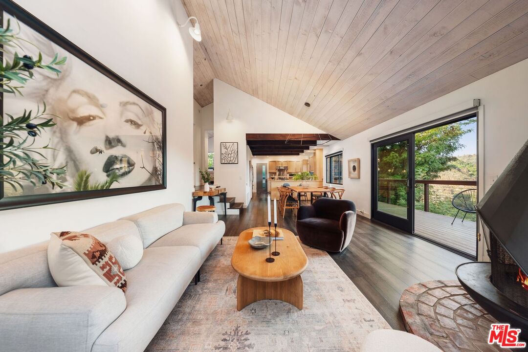 19806 Valley View Dr