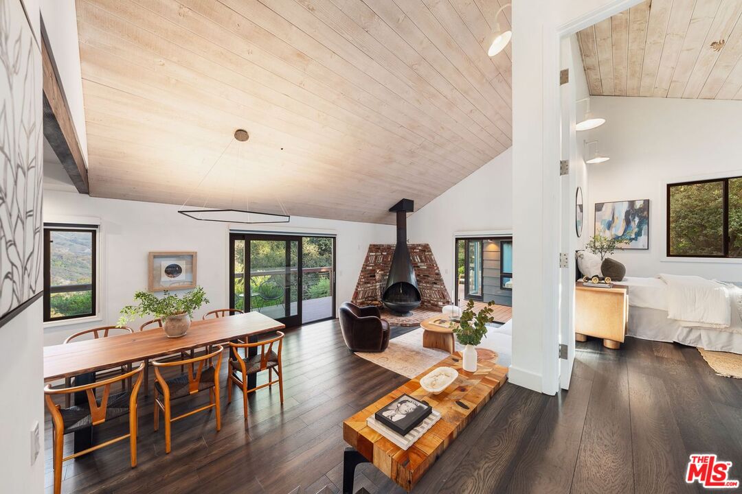 19806 Valley View Dr