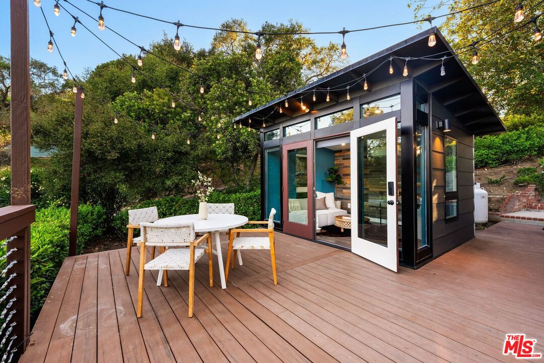 19806 Valley View Dr