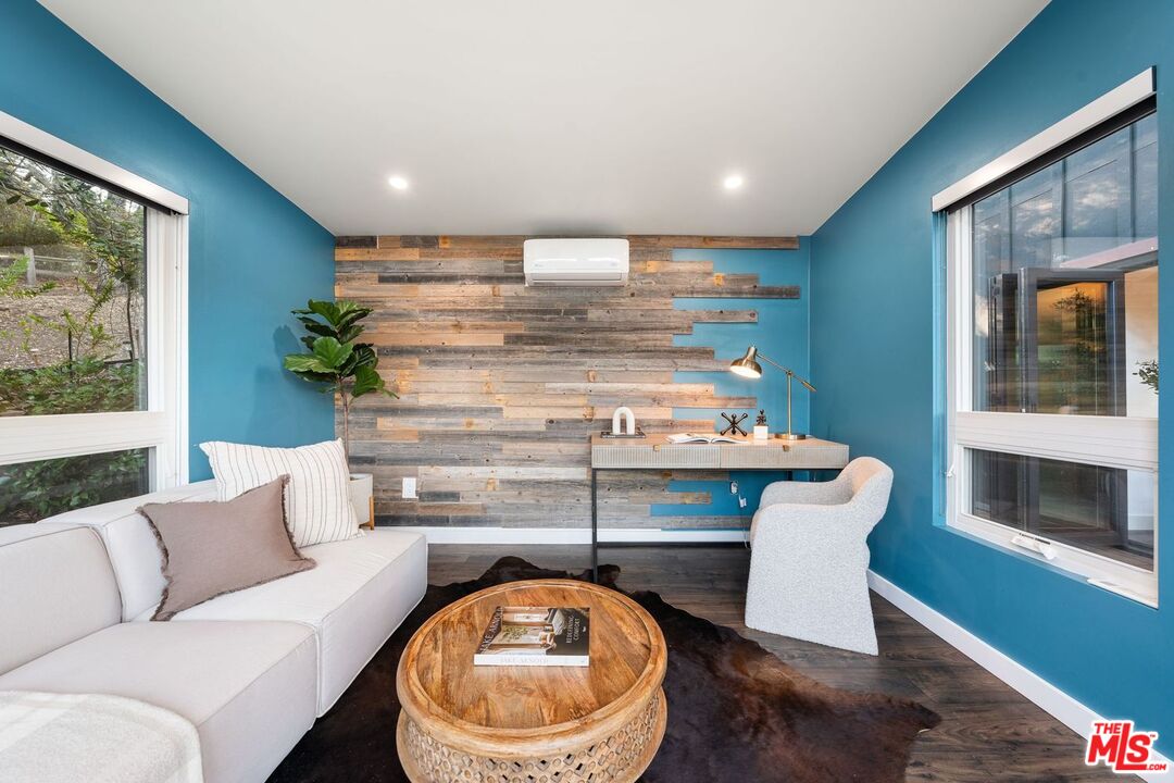 19806 Valley View Dr