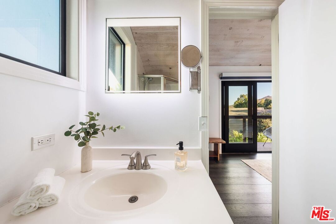 19806 Valley View Dr