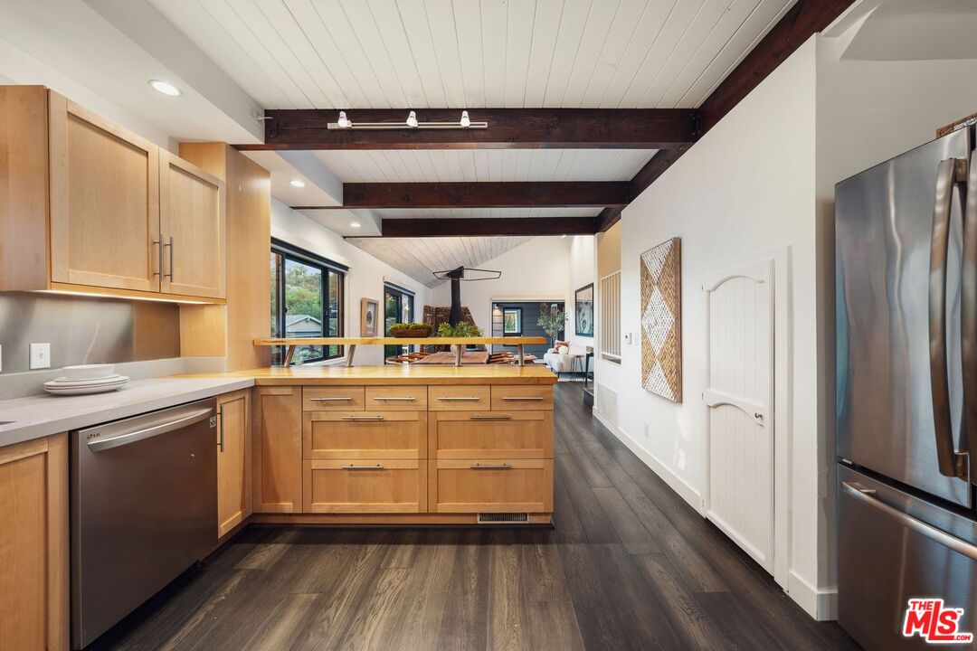 19806 Valley View Dr