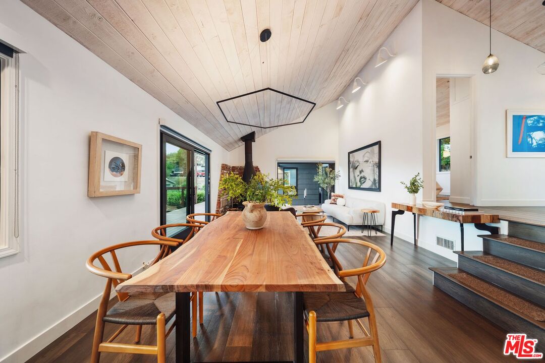 19806 Valley View Dr