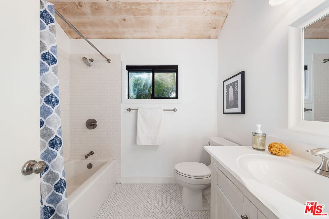 19806 Valley View Dr