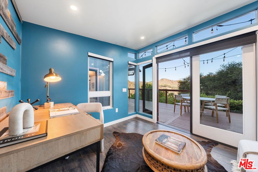 19806 Valley View Dr