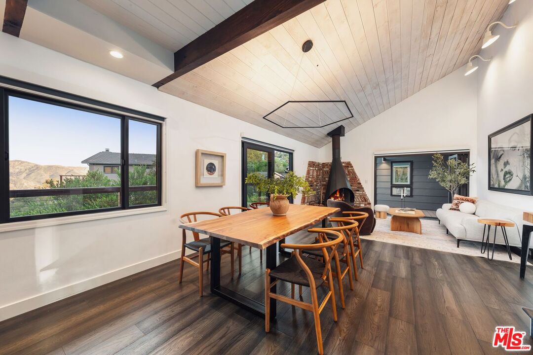 19806 Valley View Dr