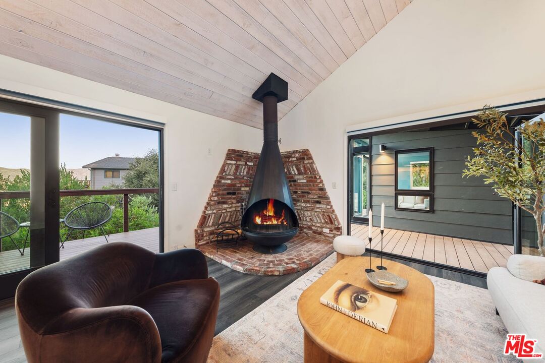 19806 Valley View Dr