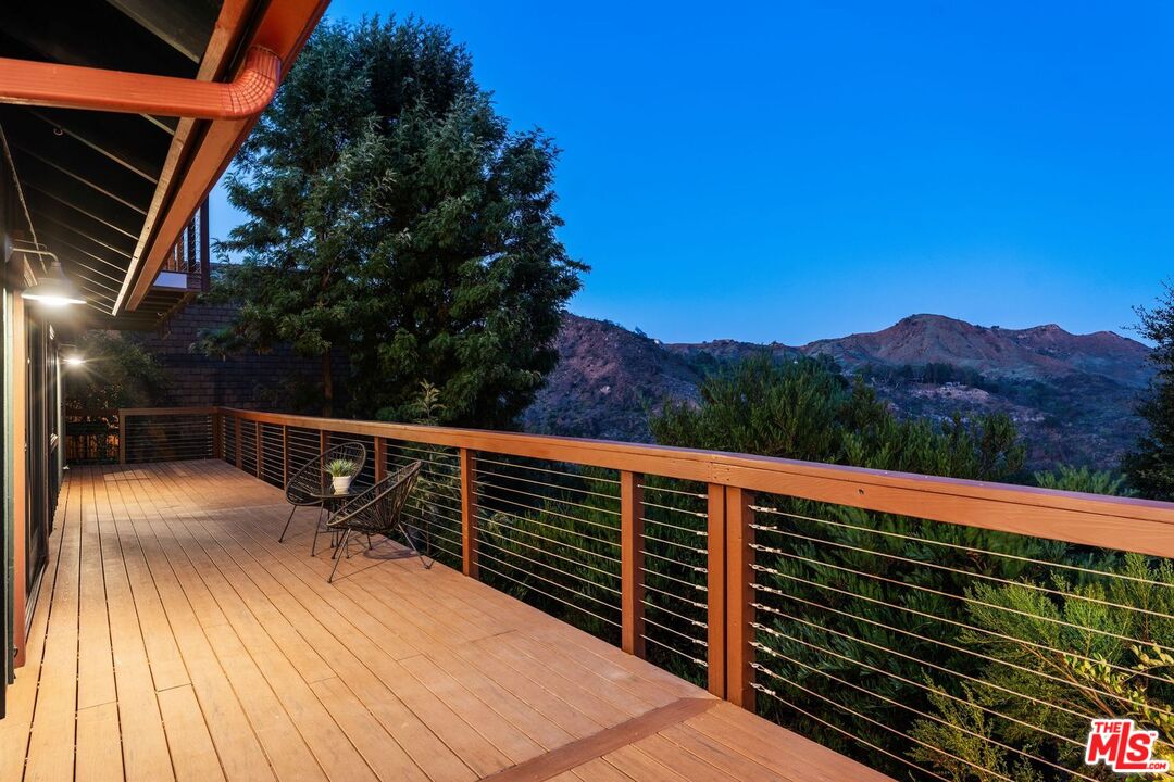 19806 Valley View Dr