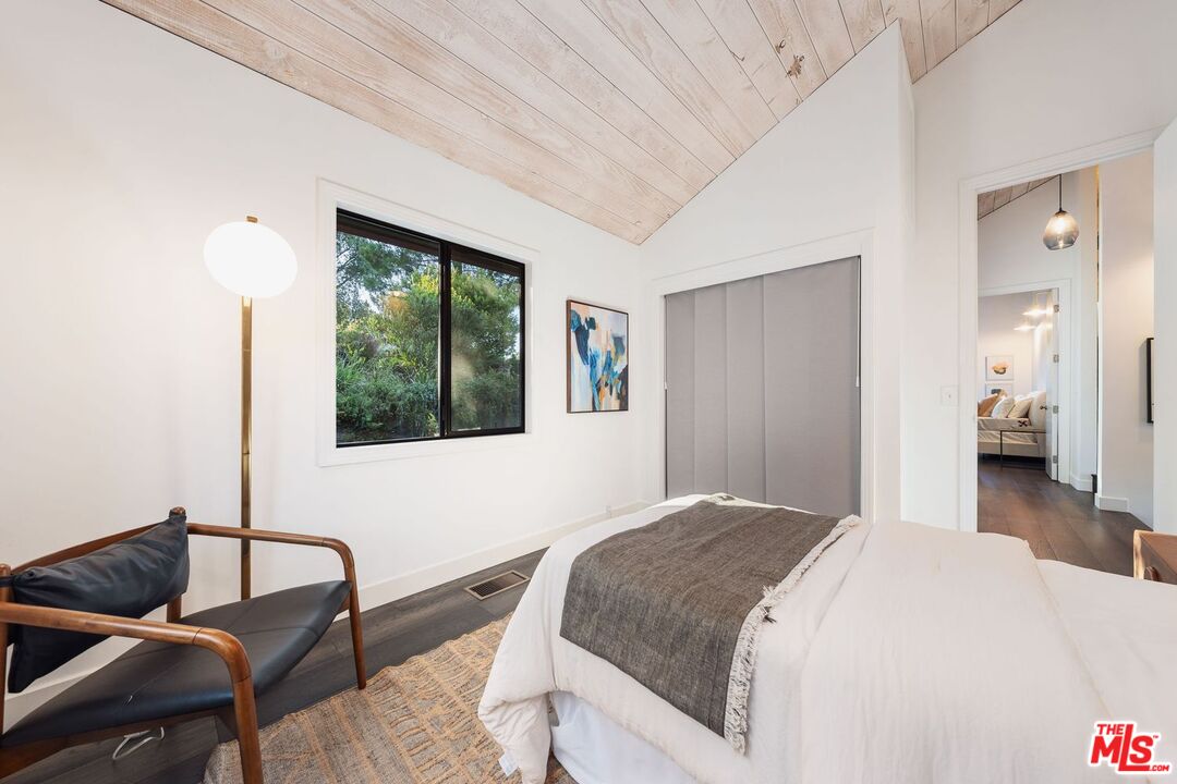 19806 Valley View Dr