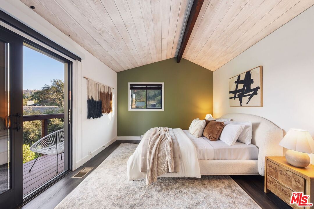 19806 Valley View Dr