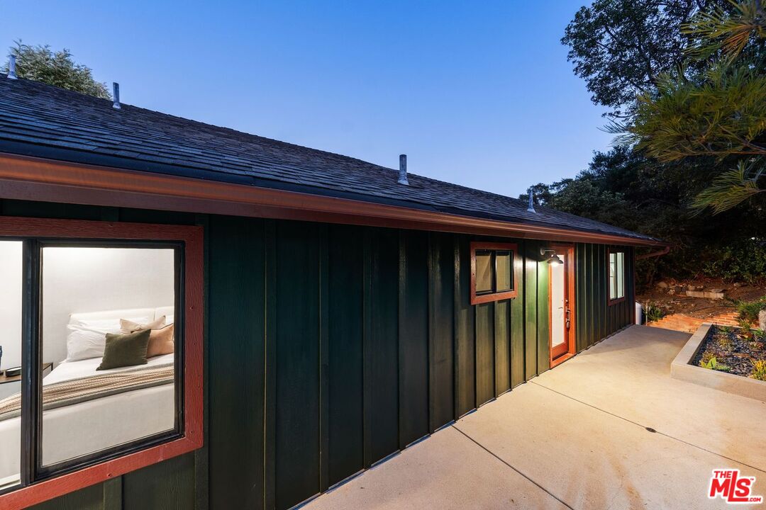 19806 Valley View Dr