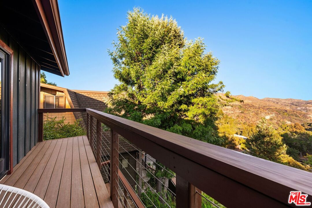 19806 Valley View Dr