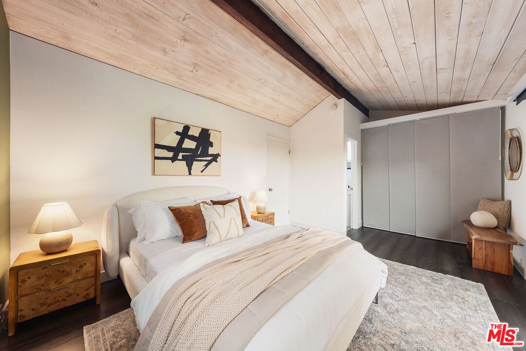 19806 Valley View Dr