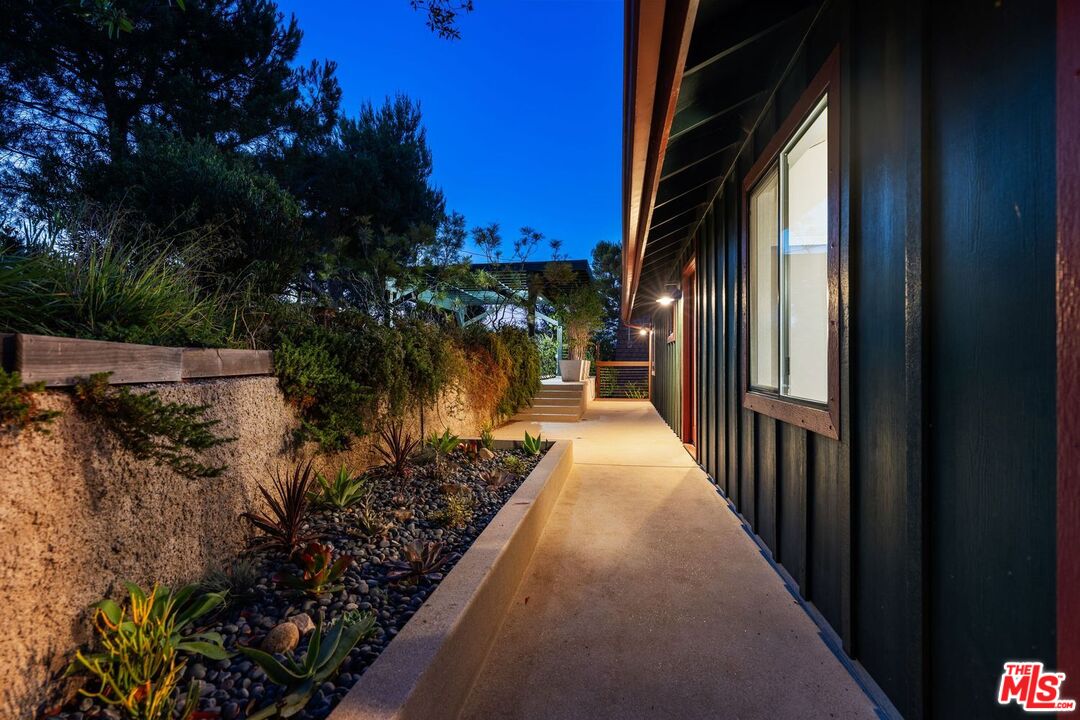 19806 Valley View Dr