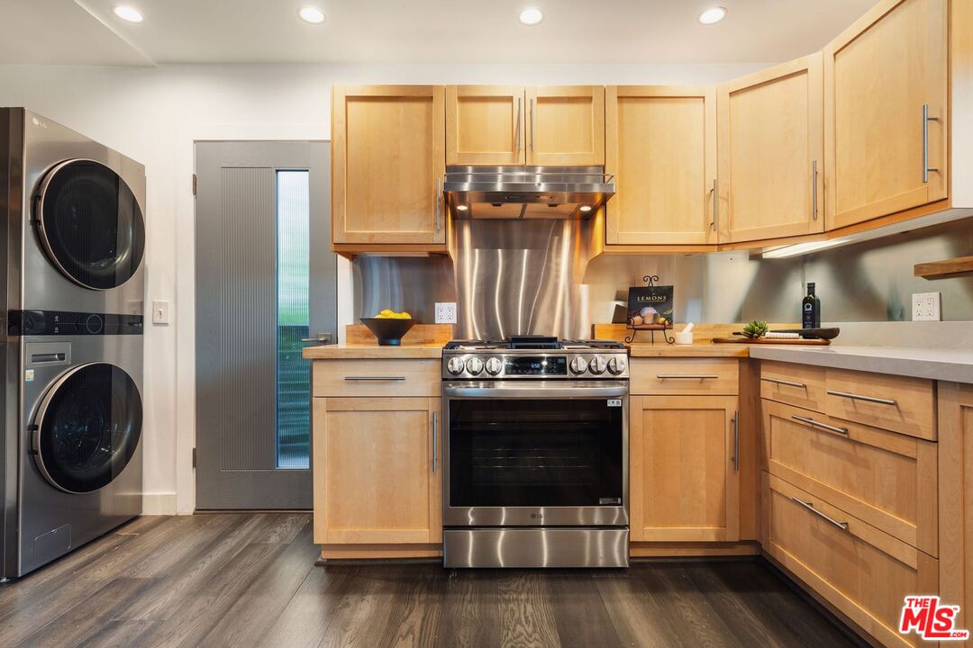 19806 Valley View Dr