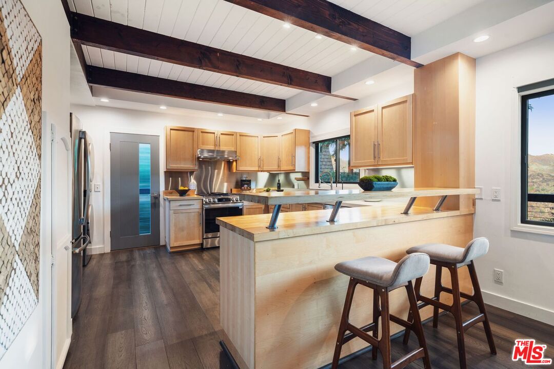 19806 Valley View Dr