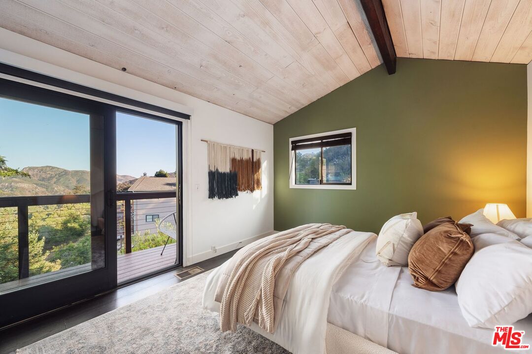 19806 Valley View Dr