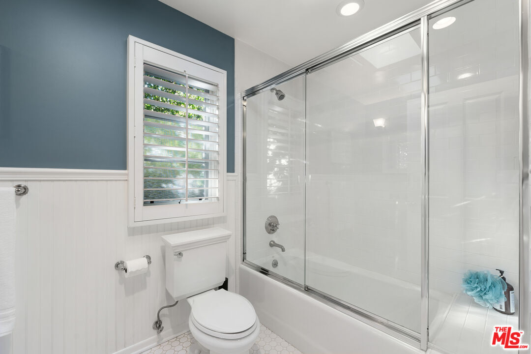 3354 Mandeville Canyon Rd