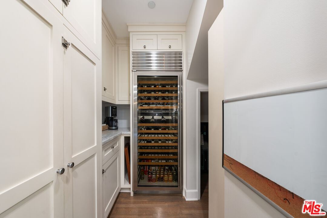 3354 Mandeville Canyon Rd