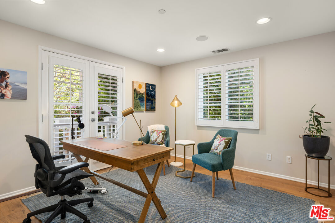 3354 Mandeville Canyon Rd