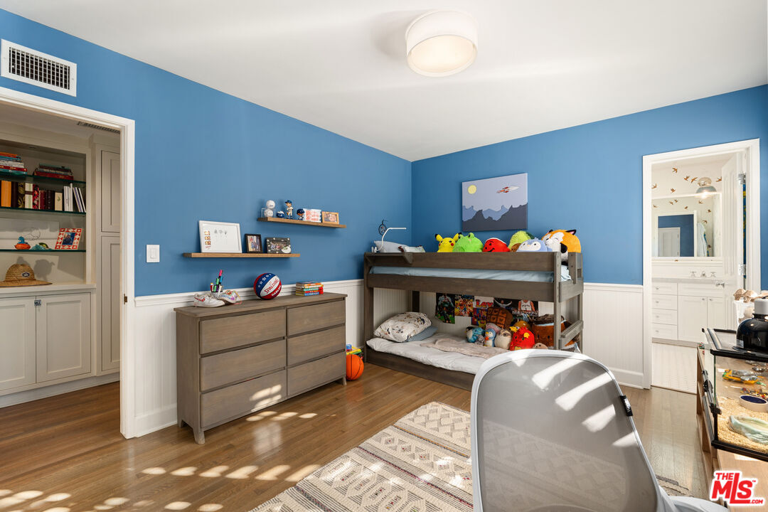 3354 Mandeville Canyon Rd