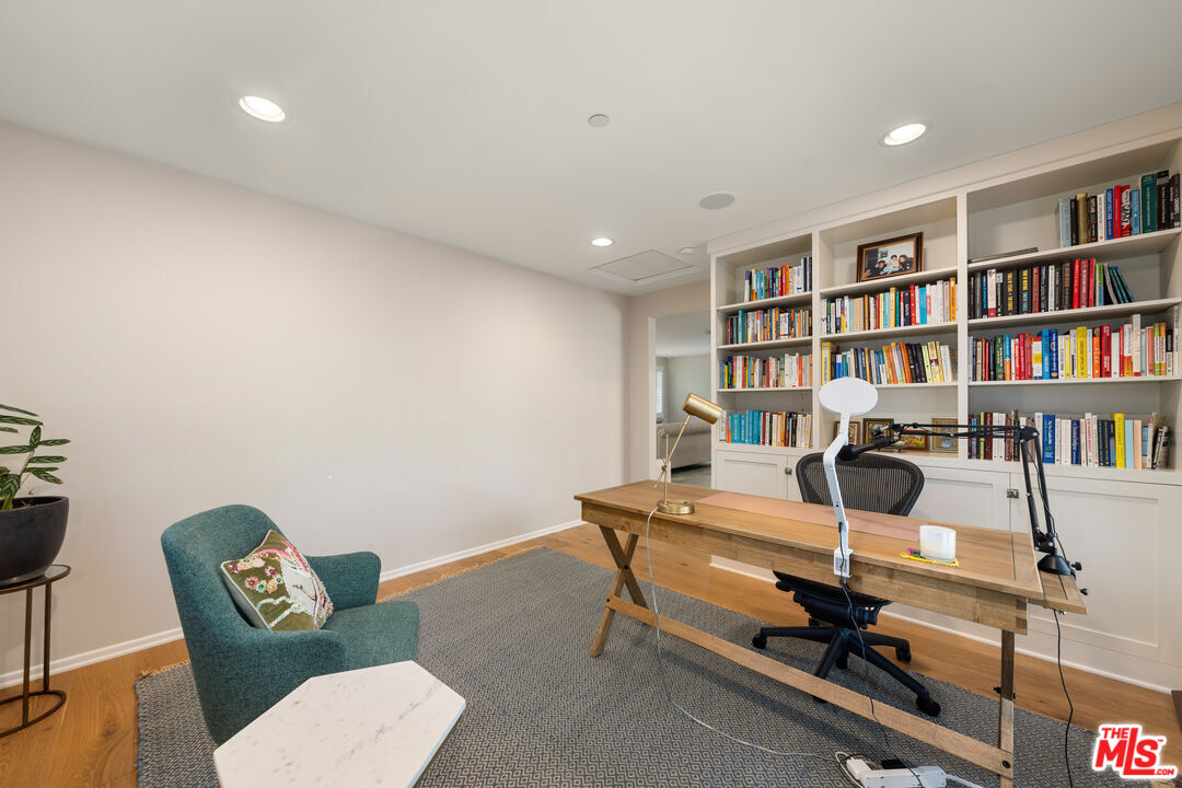 3354 Mandeville Canyon Rd