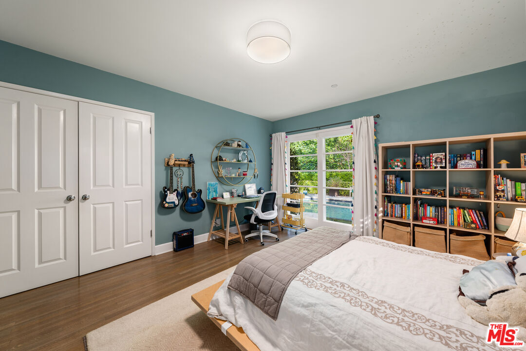 3354 Mandeville Canyon Rd