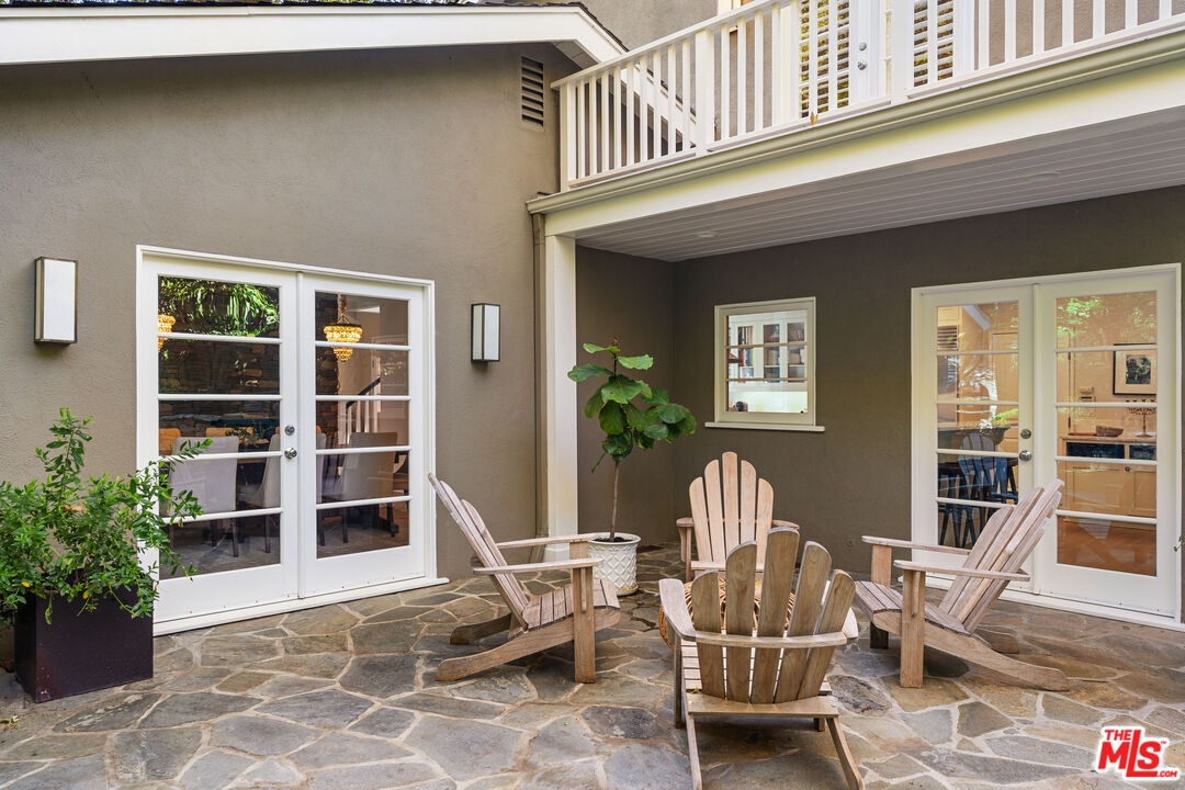 3354 Mandeville Canyon Rd