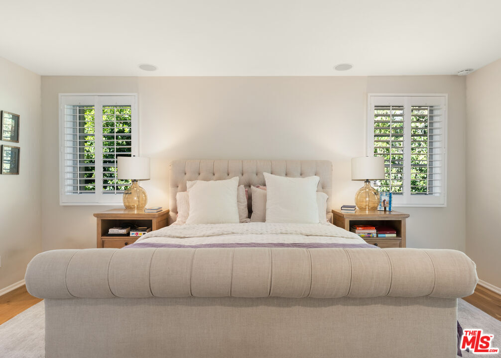 3354 Mandeville Canyon Rd