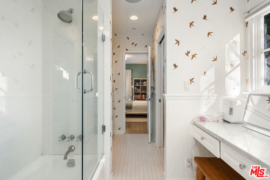 3354 Mandeville Canyon Rd