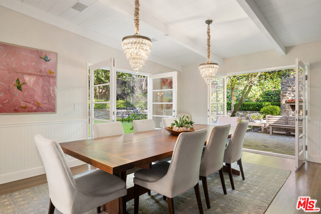 3354 Mandeville Canyon Rd