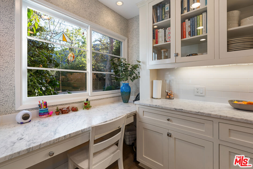 3354 Mandeville Canyon Rd