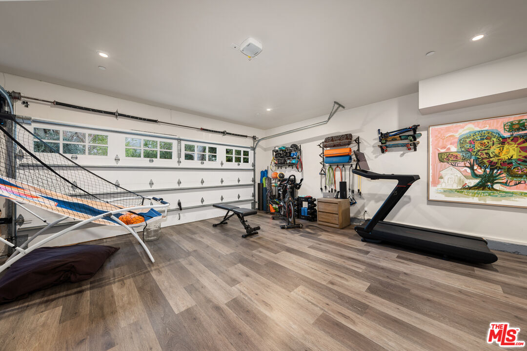 3354 Mandeville Canyon Rd