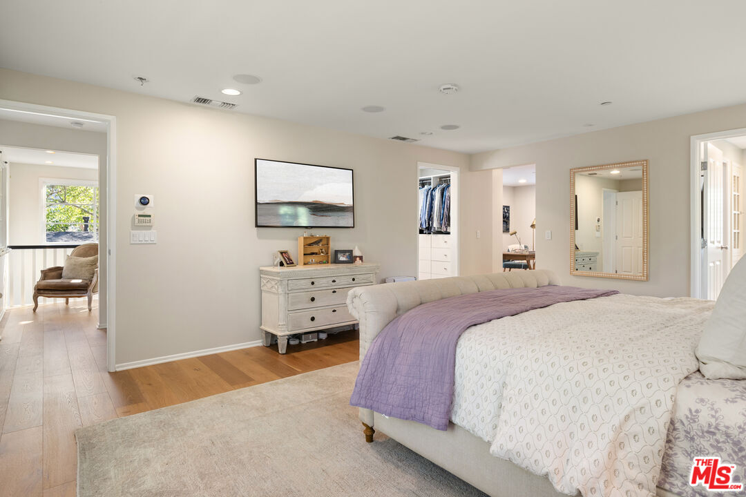 3354 Mandeville Canyon Rd