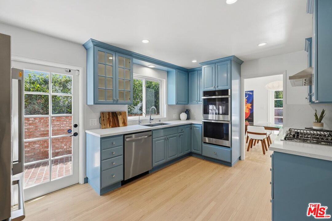 864 Bienveneda Ave