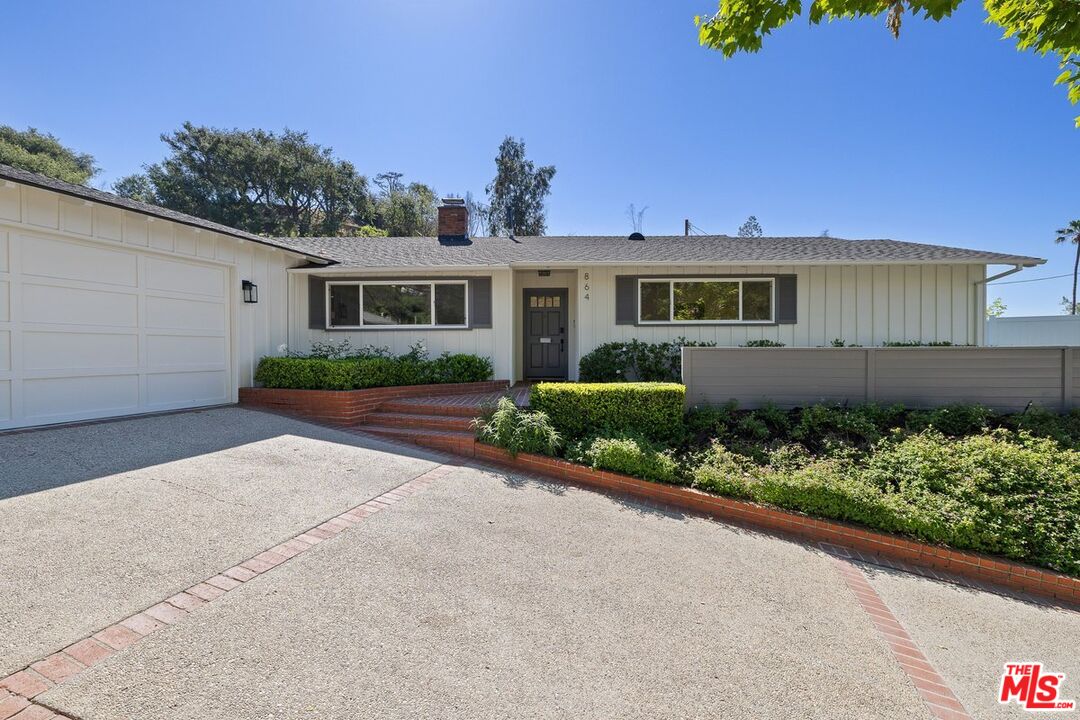 864 Bienveneda Ave