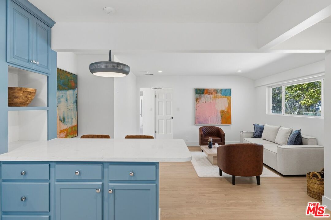 864 Bienveneda Ave