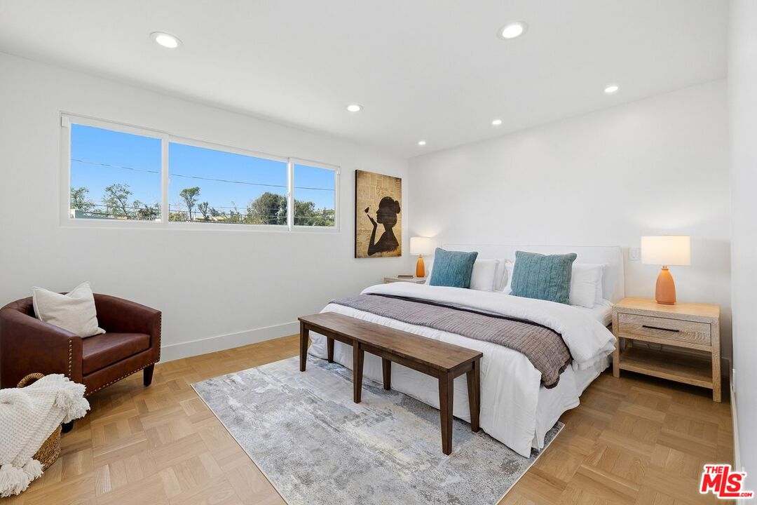 864 Bienveneda Ave