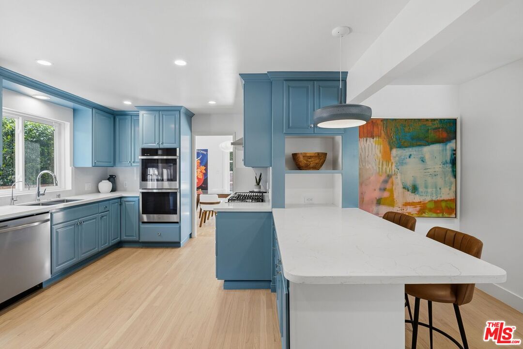 864 Bienveneda Ave
