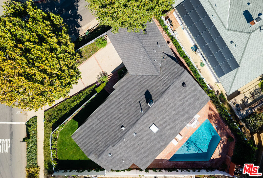 864 Bienveneda Ave