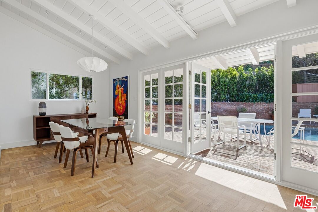 864 Bienveneda Ave