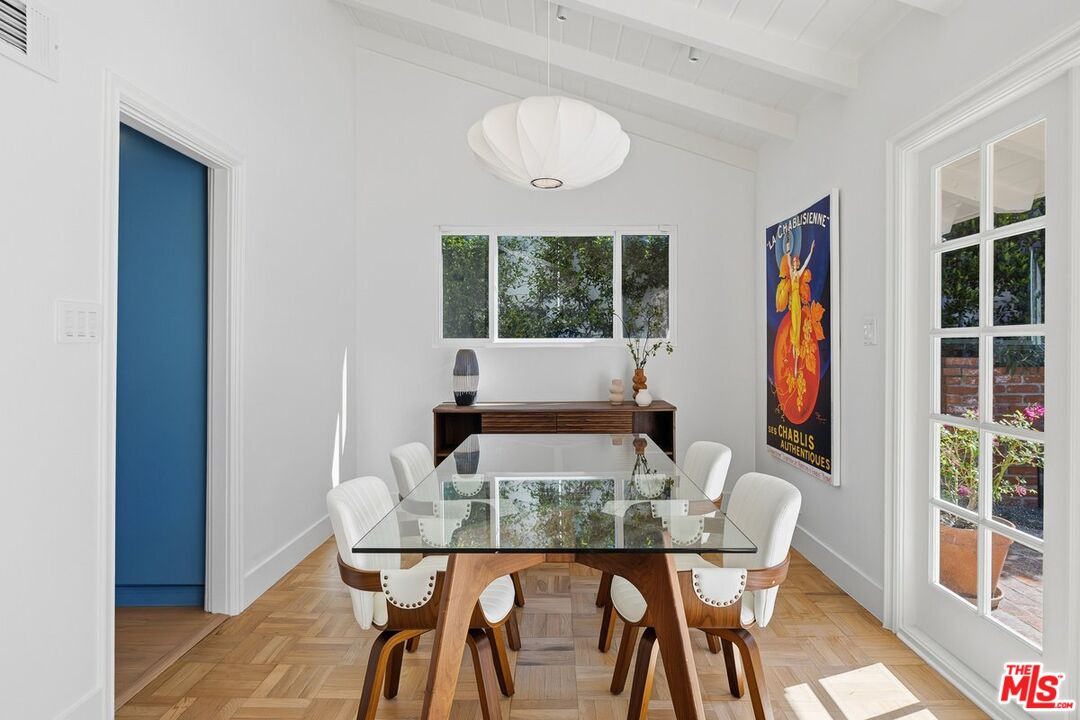 864 Bienveneda Ave