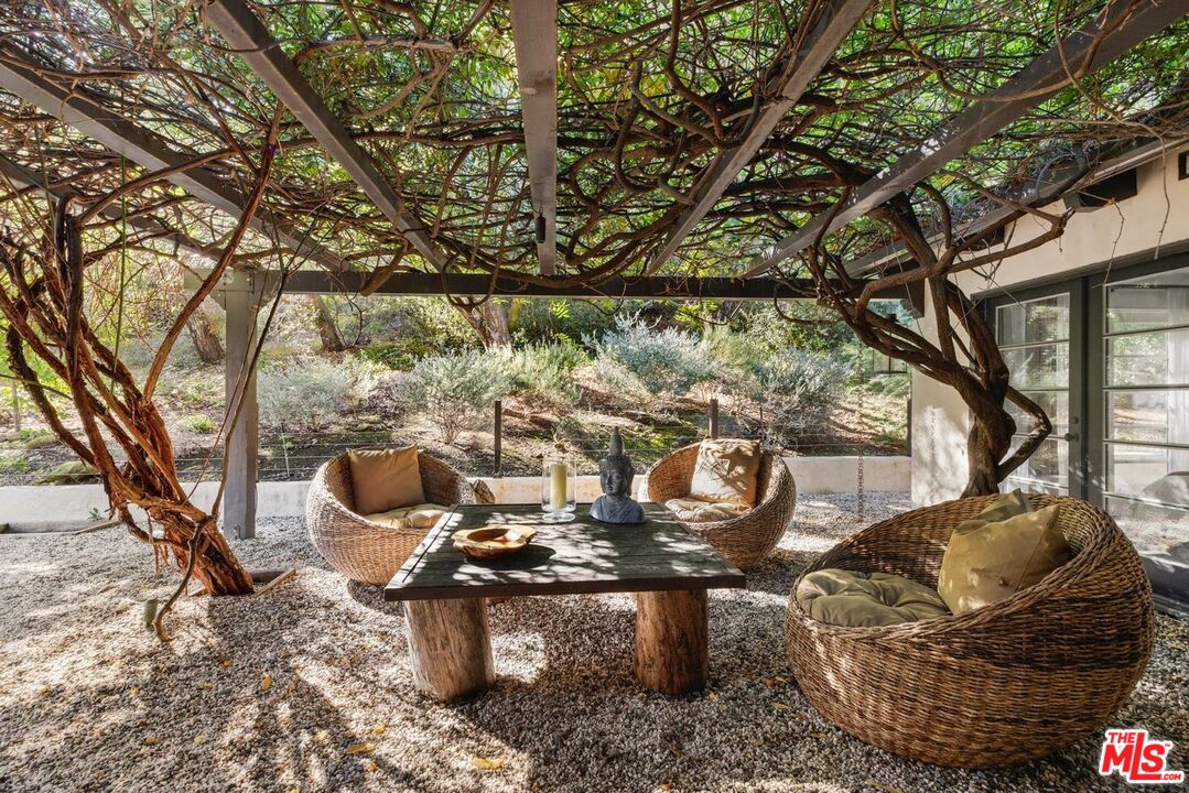 647 Old Topanga Canyon Rd