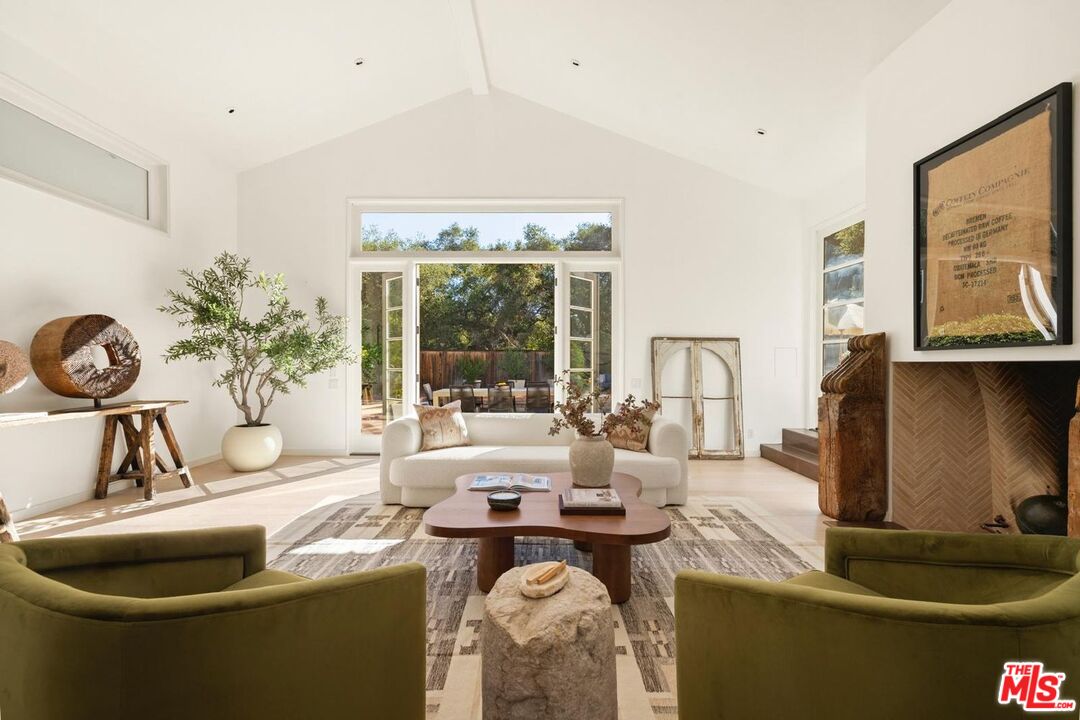 647 Old Topanga Canyon Rd