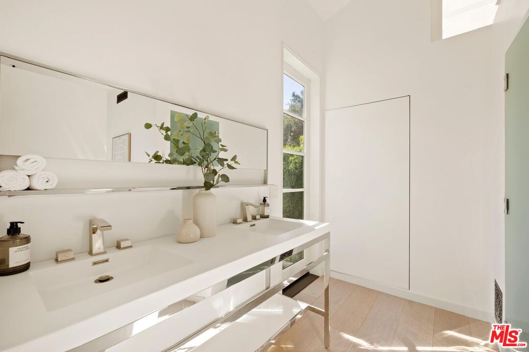647 Old Topanga Canyon Rd