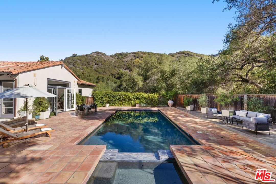 647 Old Topanga Canyon Rd