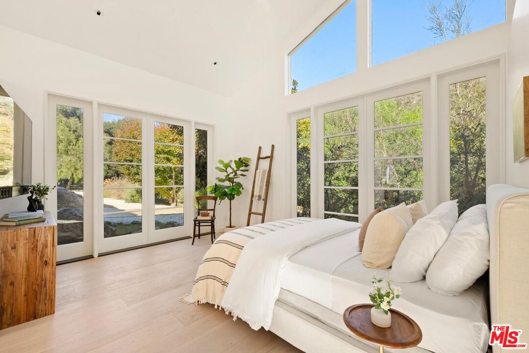 647 Old Topanga Canyon Rd