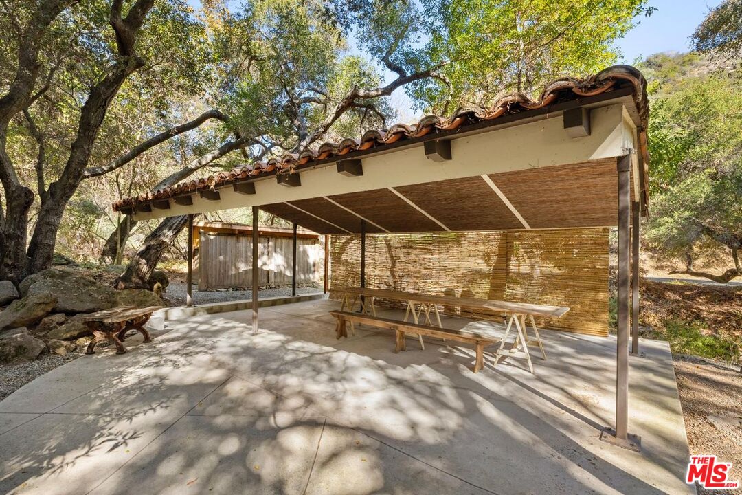 647 Old Topanga Canyon Rd