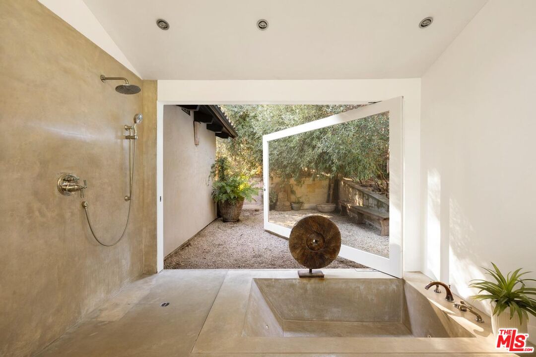 647 Old Topanga Canyon Rd