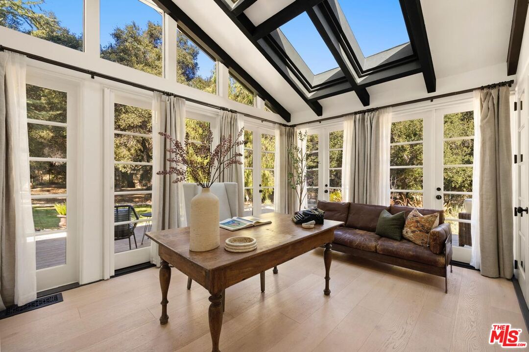 647 Old Topanga Canyon Rd